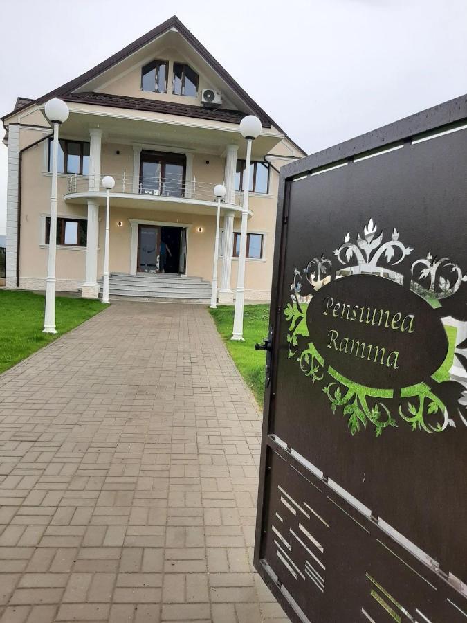 Pensiunea Ramina Adjud Exteriér fotografie